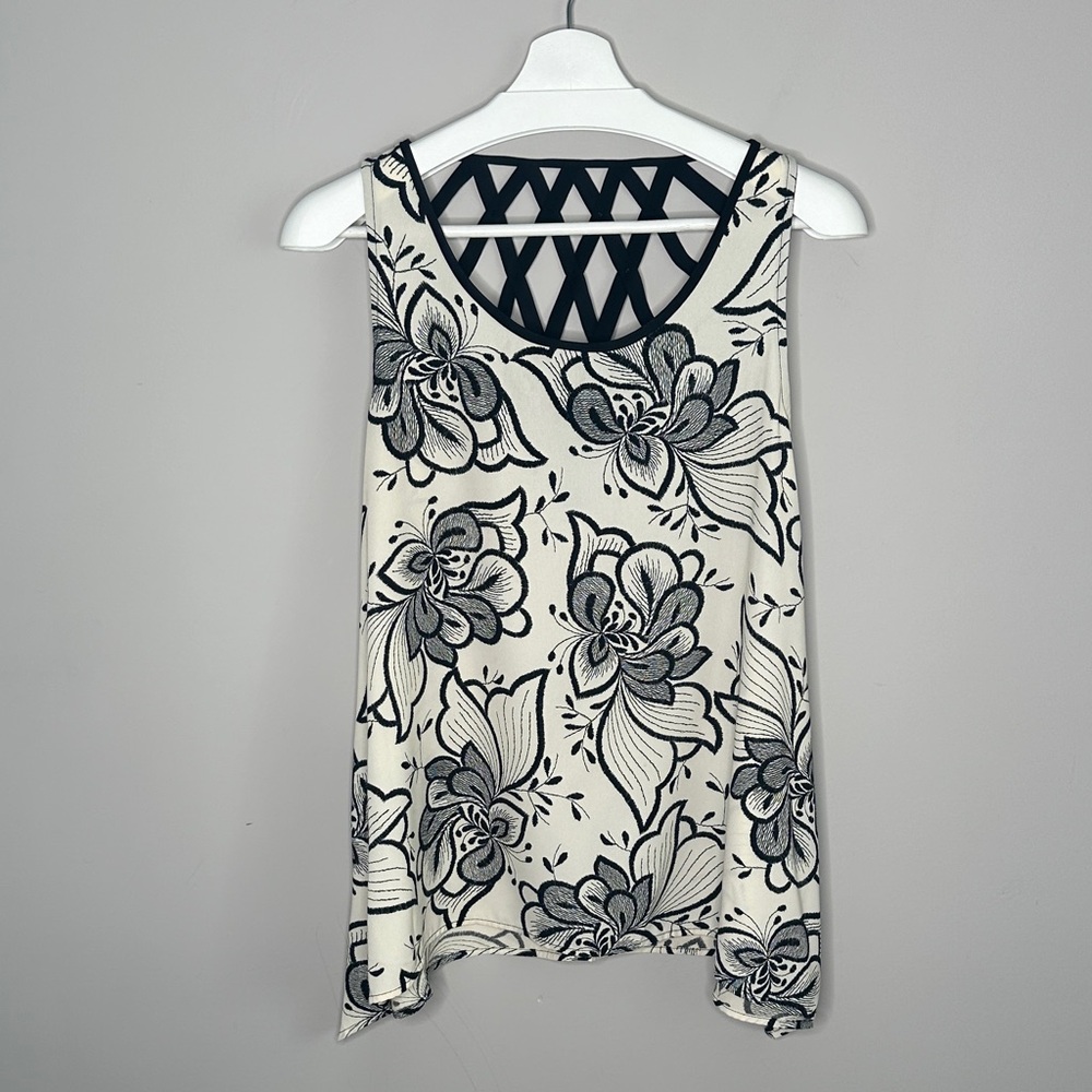 Bobeau Black and Ivory Floral Sleeveless Top with Geometric Back